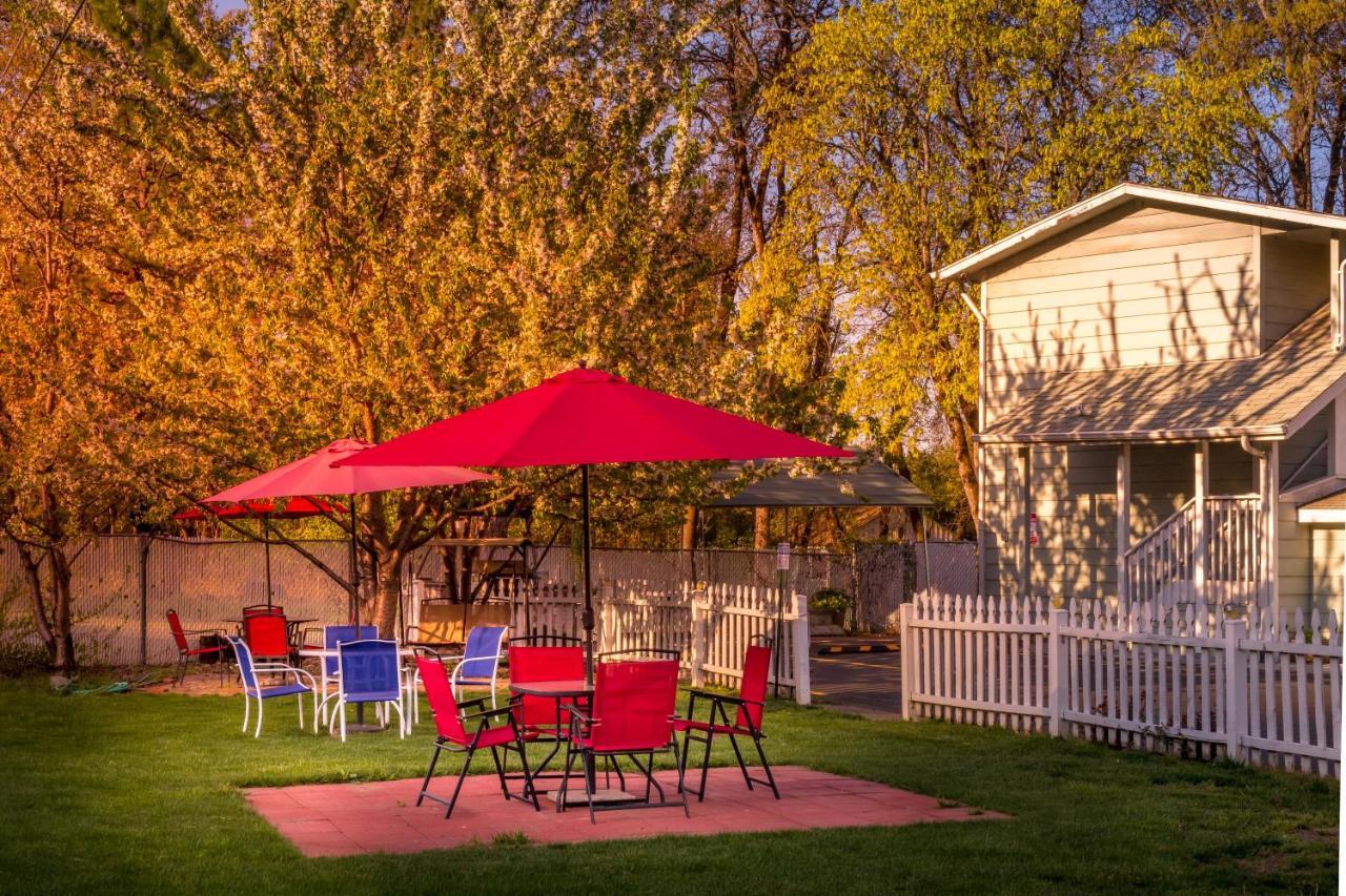 Maple Leaf Motel 2*